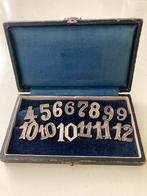 Doosje met alpaca/alpaka tafelnummers, Antiek en Kunst, Ophalen of Verzenden