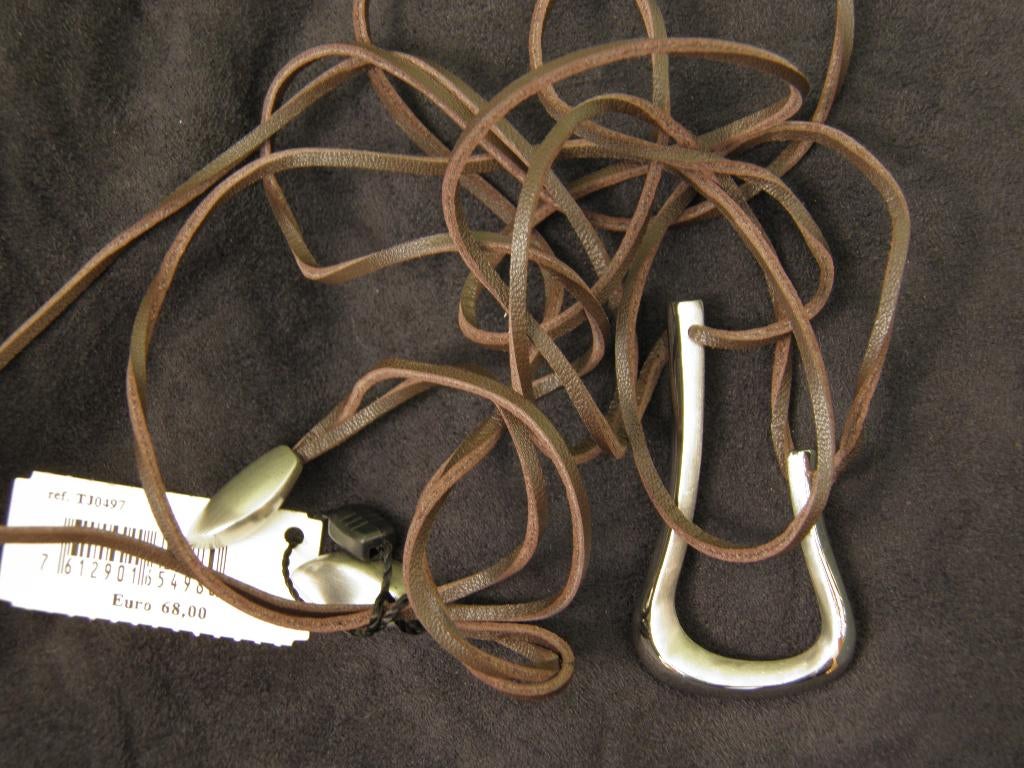 hanger aan leren ketting, Ophalen of Verzenden, Nieuw, Zilver, Overige materialen