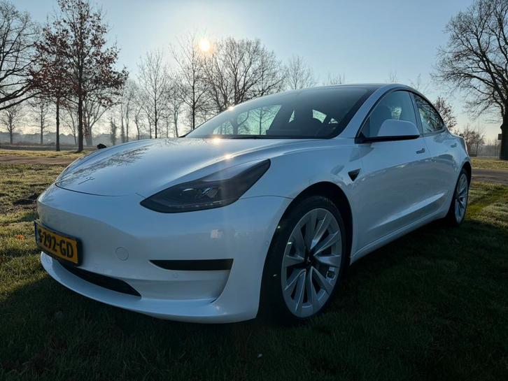 Zeer mooie Tesla Model 3 2022 Wit RWD Ryzen accu, Auto's, Tesla, Particulier, Model 3, 360° camera, ABS, Achteruitrijcamera, Adaptieve lichten