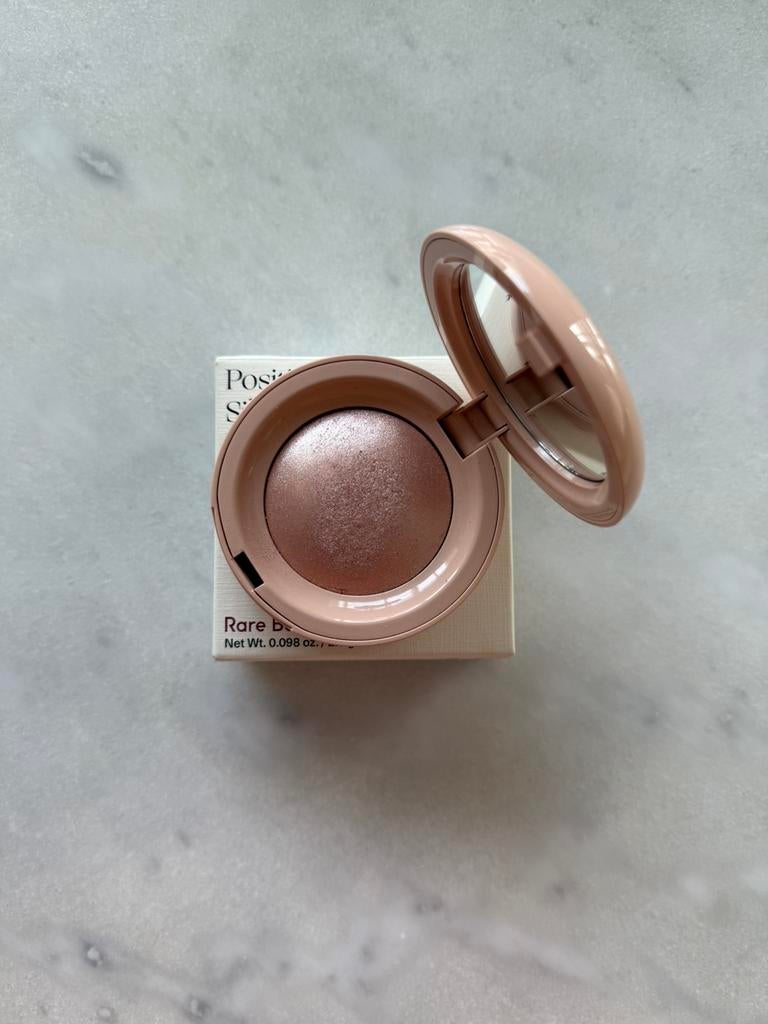 Rare Beauty Silky Touch Highlighter, Gehele gezicht, Ophalen of Verzenden, Zo goed als nieuw, Make-up