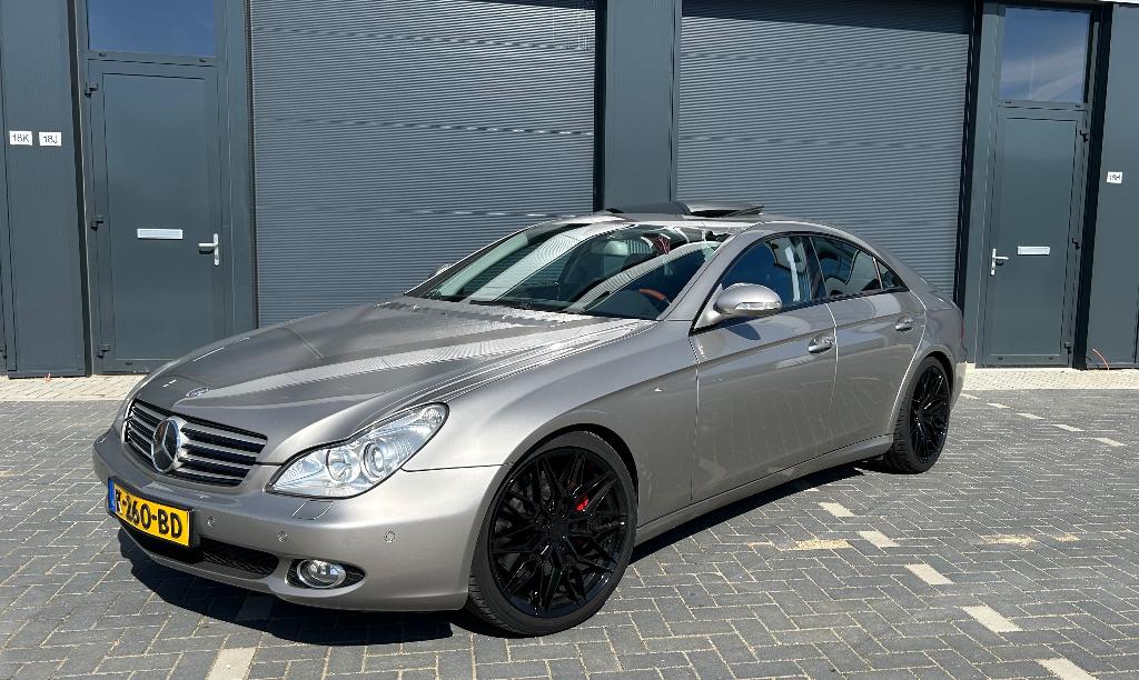 MERCEDES BENZ CLS 500 AMG 5.5 387PK ACC SCHUIFDAK DEALER OND, Auto's, Automaat, Achterwielaandrijving, Leder, 388 pk