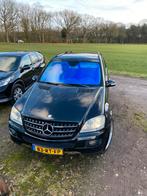 Mercedes-Benz M-Klasse Ml500 AMG line 2005 Zwart, Auto's, Mercedes-Benz, Automaat, 2210 kg, Zwart, Origineel Nederlands