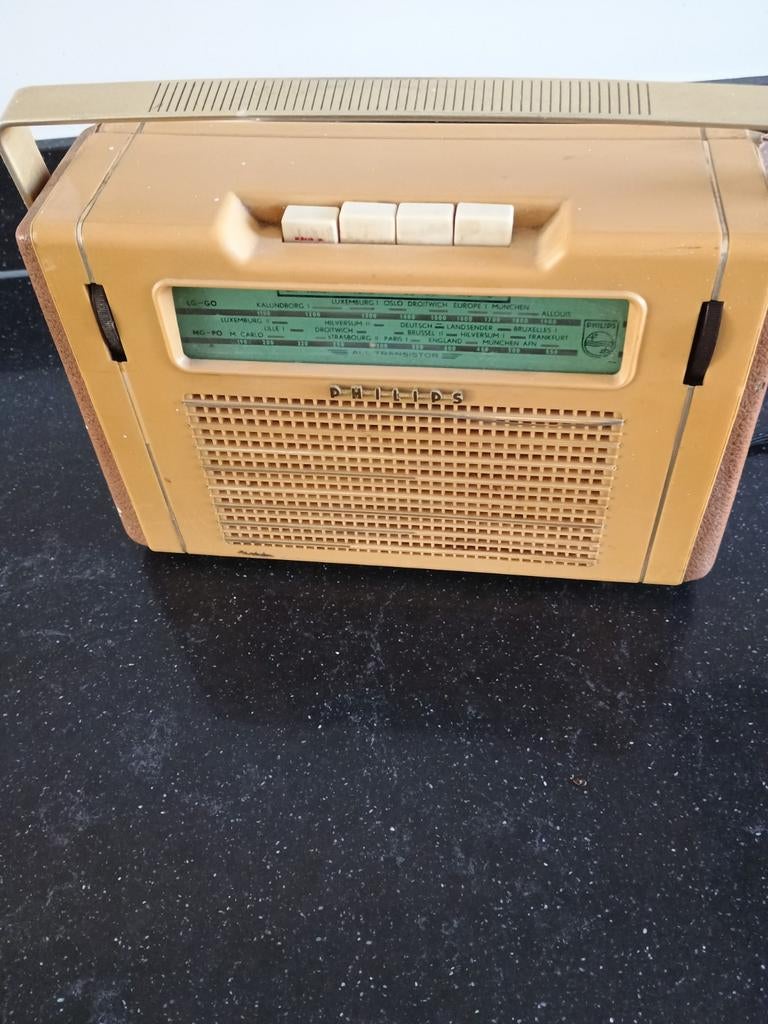 Vintage Philips Transistorradio (jaren '60) met 220V voeding, Audio, Tv en Foto, Radio's, Ophalen of Verzenden, Gebruikt, Transistorradio