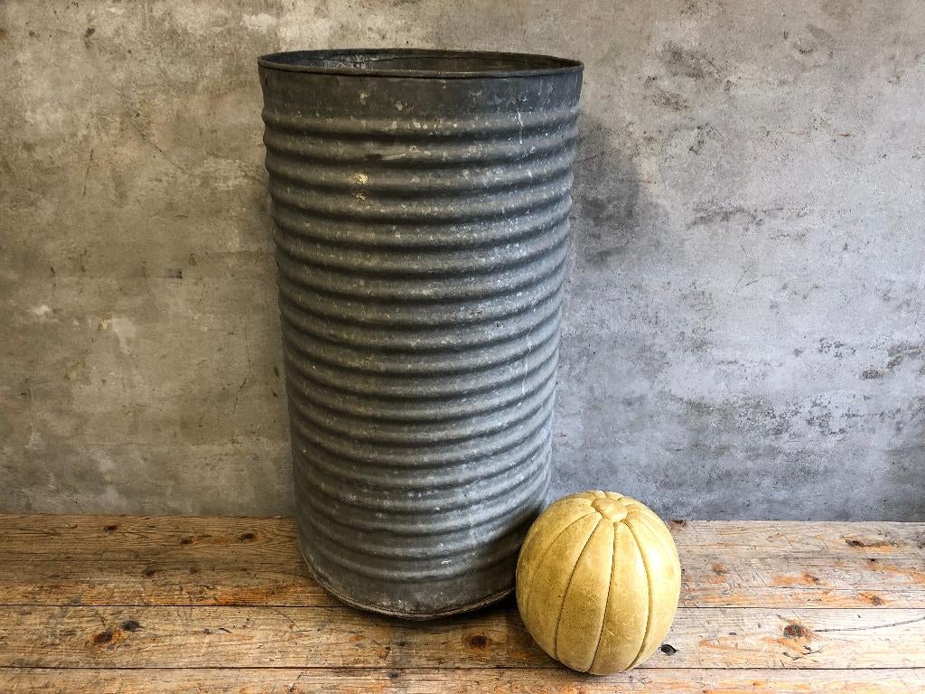 Vintage zinken ribbelton | plantenbak | olijfboom, Gebruikt, Rond, Ophalen of Verzenden, Metaal