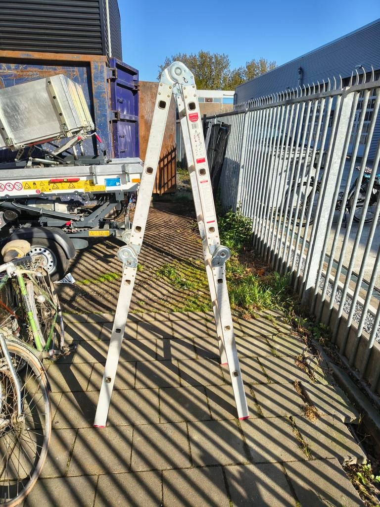 Altrex trap 4 x 3, Ophalen, Gebruikt, ., Minder dan 2 meter