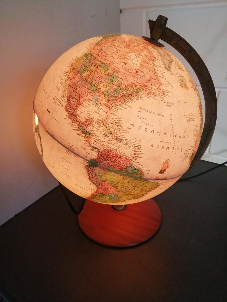 Prachtige oude globe 40 cm hoogte met verlichting, Ophalen of Verzenden, X, Verlicht, Gebruikt