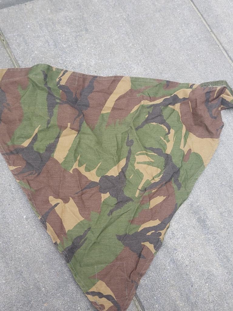 Diverse Leger Spullen: Helm, Bandana en Embleem, Ophalen of Verzenden