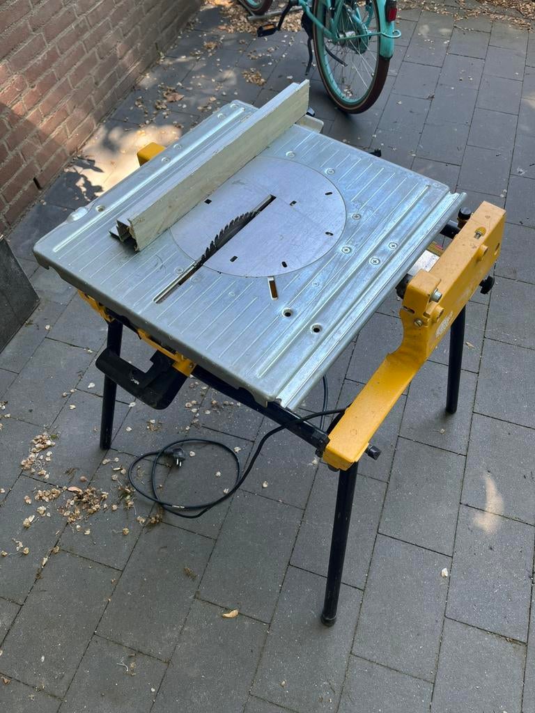 Dewalt flip over zaagmachine zaagtafel en afkortzaag, Doe-het-zelf en Verbouw, Gereedschap | Zaagmachines, Ophalen, Gebruikt, DeWalt