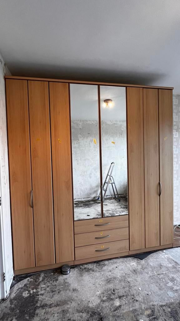 GRATIS Grote kledingkast met spiegels en veel opbergruimte, Huis en Inrichting, Kasten | Kledingkasten, Ophalen, Gebruikt, 200 cm of meer