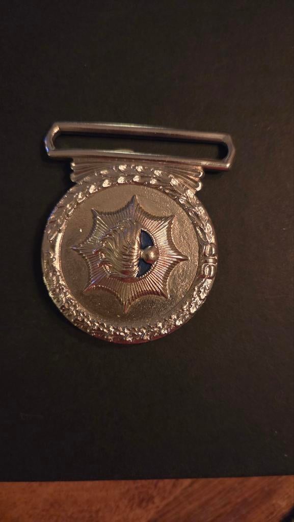 Zilverkleurig koppelslot Korps Rijkspolitie, Verzamelen, Ophalen of Verzenden