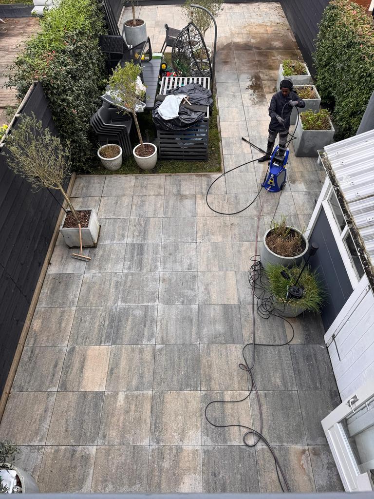 Tuin & Zonnepanelen Reinigen – Alles weer als nieuw!