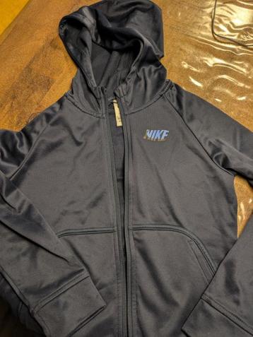 Nike trainingsjasje kind maat 128-137 beschikbaar voor biedingen