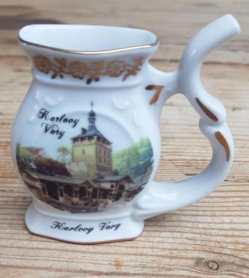 Klein porseleinen Tjechische tuitbekertje Karlovy Vary beschikbaar voor biedingen