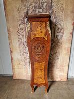 Klassieke zuil, plantentafel, piedestal, wortelfineer en mar