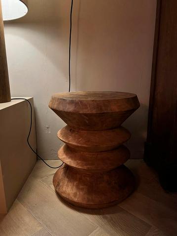 Massief Houten Kruk/Tafel beschikbaar voor biedingen
