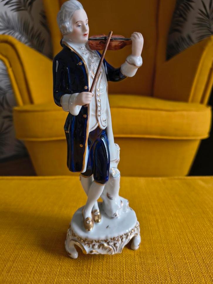 Porseleinen beeldje van een musicus, Antiek en Kunst, Antiek | Porselein, Ophalen