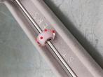Trollbeads glasbead roze met rode puntjes, Sieraden, Tassen en Uiterlijk, Bedels, Glas of Kristal, Ophalen of Verzenden, Zo goed als nieuw