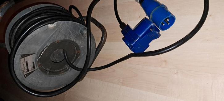 CEE stekker op haspel, Caravans en Kamperen, Camper-accessoires, Zo goed als nieuw, Ophalen of Verzenden