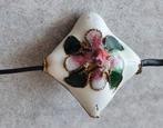 Mooie en oude geëmailleerde kraal - cloisonne, Sieraden, Tassen en Uiterlijk, Antieke sieraden, Ophalen of Verzenden, Overige typen