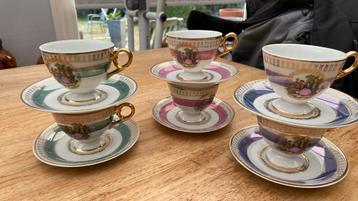 6 st Antieke kopjes met schoteltjes beschikbaar voor biedingen