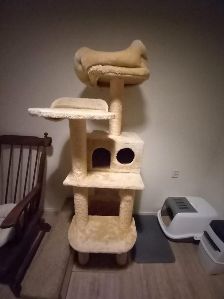 Kattenmeubel toren, Dieren en Toebehoren, Krabmeubelen, Gebruikt, Krabpaal, Ophalen