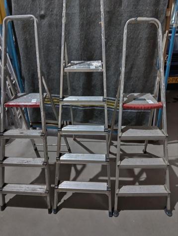 Diverse ALTREX trappen 2,3,4,5 treeds. beschikbaar voor biedingen