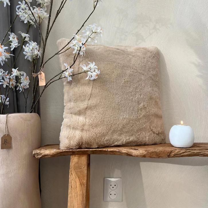 Kussen faux fur beige, Huis en Inrichting, Woonaccessoires | Kussens, Nieuw, Beige, Vierkant, Ophalen of Verzenden