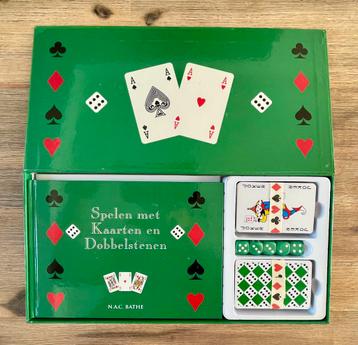 KAARTEN & DOBBELSTENEN SPEELDOOS beschikbaar voor biedingen