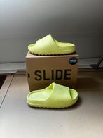 Yeezy slides glow green, Ophalen of Verzenden, Zo goed als nieuw, Overige kleuren