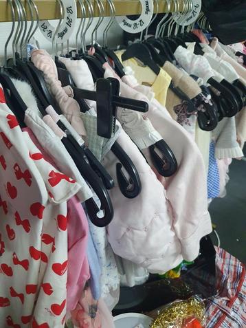 Partij kinderkleding merkkleding nieuw en zgan vanaf 50 stuk beschikbaar voor biedingen