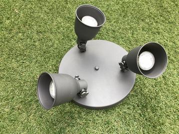 Plafondlamp 3 spots beschikbaar voor biedingen