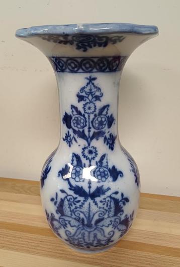 P. Regout Trompetvaas - decor 735 beschikbaar voor biedingen