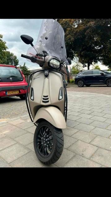Vespa Sprint Desert Storm Full Option beschikbaar voor biedingen