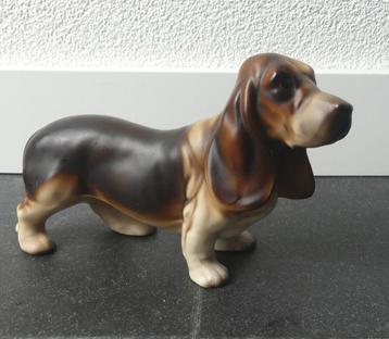 Basset hound beeldje oud vintage hondenbeeld beschikbaar voor biedingen