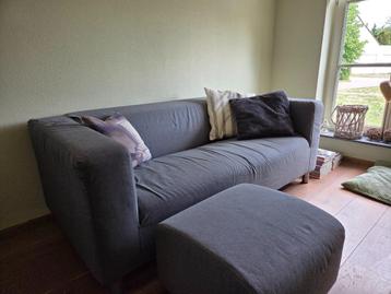 Ikea klippan tweezitsbank met footstool beschikbaar voor biedingen