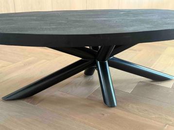 Salontafel zwart hout stalen kruispoot 