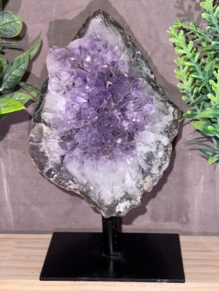 Amethist op standaard - 614 gram, Verzamelen, Mineralen en Fossielen, Ophalen of Verzenden