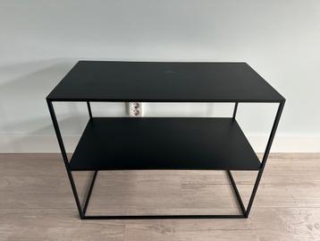 Metalen sidetable (70cm x 35cm) beschikbaar voor biedingen
