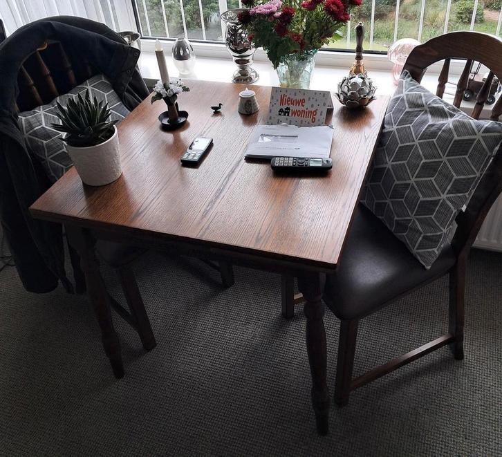 Kleine eiken eettafel kan uitschuiven met 2 stoelen, Huis en Inrichting, Tafels | Eettafels, Gebruikt, 50 tot 100 cm, 50 tot 100 cm