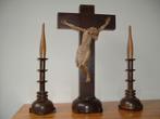 Kruisbeeld met houten kaarsen, Antiek en Kunst, Antiek | Religie, Ophalen