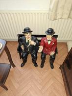 Laurel en Hardy Beelden op Bank, Ophalen