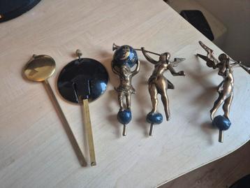 Antieke penduleslinger en figuren beschikbaar voor biedingen