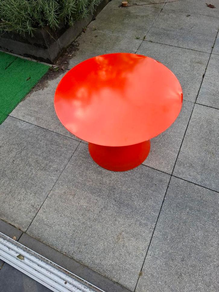 Mica Celise bijzettafel - Oranje, Huis en Inrichting, Tafels | Bijzettafels, Gebruikt, Rond, Minder dan 45 cm, 55 tot 75 cm, Metaal of Aluminium