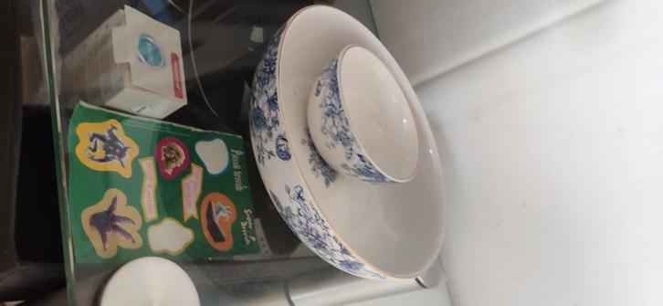 Serviesgoed met blauw bloemmotief, Huis en Inrichting, Keuken | Servies, Zo goed als nieuw, Bord(en), Overige stijlen, Aardewerk