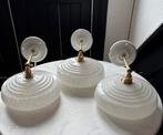 Set 3 vintage wandlampen clichy wit glas glazen lamp kap, Huis en Inrichting, Lampen | Wandlampen, Ophalen of Verzenden, Metaal