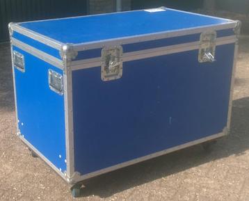 Flightcase op wielen, 112 x 67 x 69 cm (intern) beschikbaar voor biedingen
