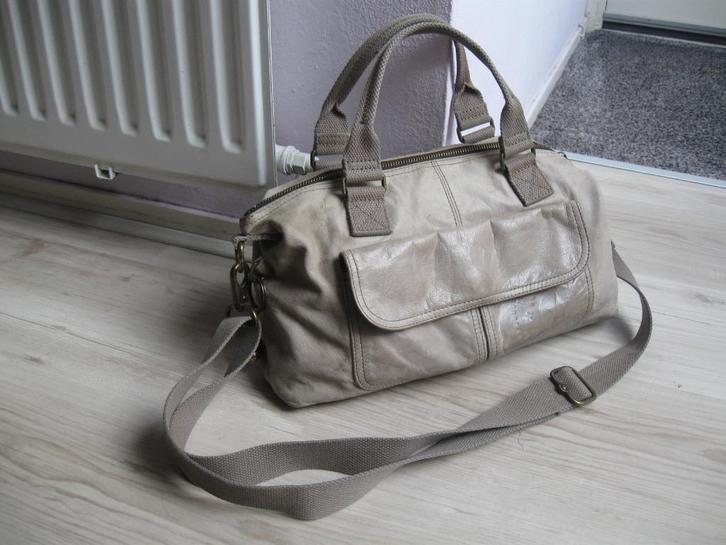 KIPLING leren tas, lichtbruin met metalen aapje, Sieraden, Tassen en Uiterlijk, Tassen | Damestassen, Gebruikt, Schoudertasje