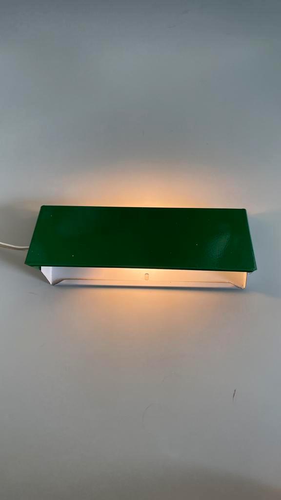 Vintage wandlamp jaren 50 stijl – groene metalen kap, Huis en Inrichting, Lampen | Wandlampen, Gebruikt, Metaal, Overige materialen