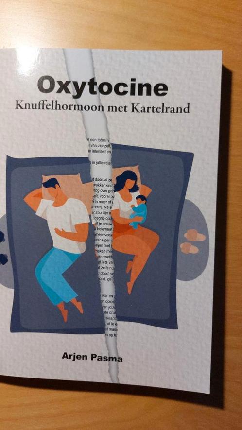 Oxytocine: Knuffelhormoon met Kartelrand - Arjen Pasma, Boeken, Romans, Zo goed als nieuw, Nederland, Ophalen of Verzenden