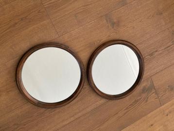 2 Prachtige ronde spiegels met houten frame  beschikbaar voor biedingen